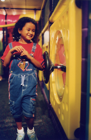 Mari has fun at Chuck E Cheese!