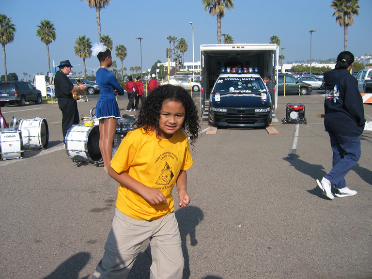 Mari checks out the parade people!