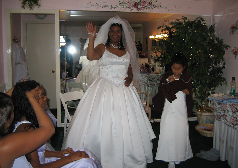 Mari and her mom prepare for the wedding!