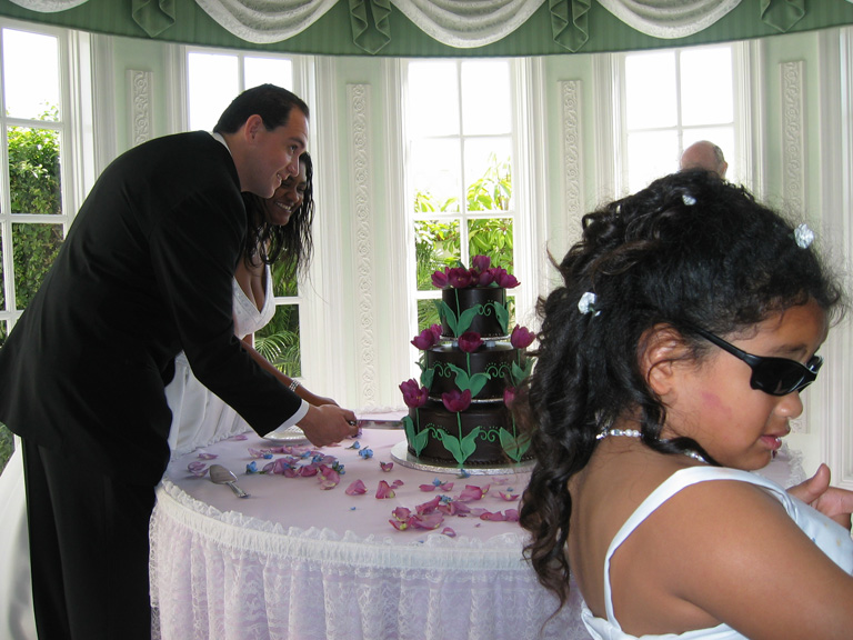 Mommy and Samson cut the cake!