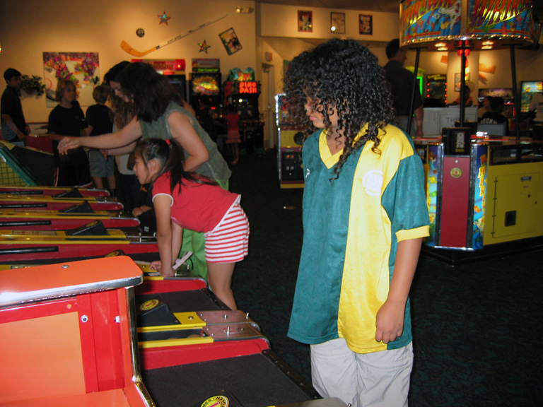 Mari plays skeeball!