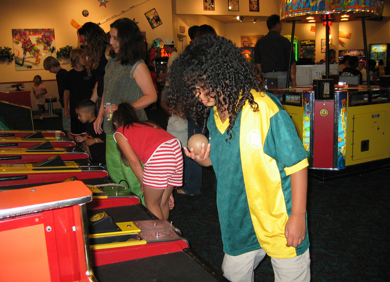 Mari plays skeeball!