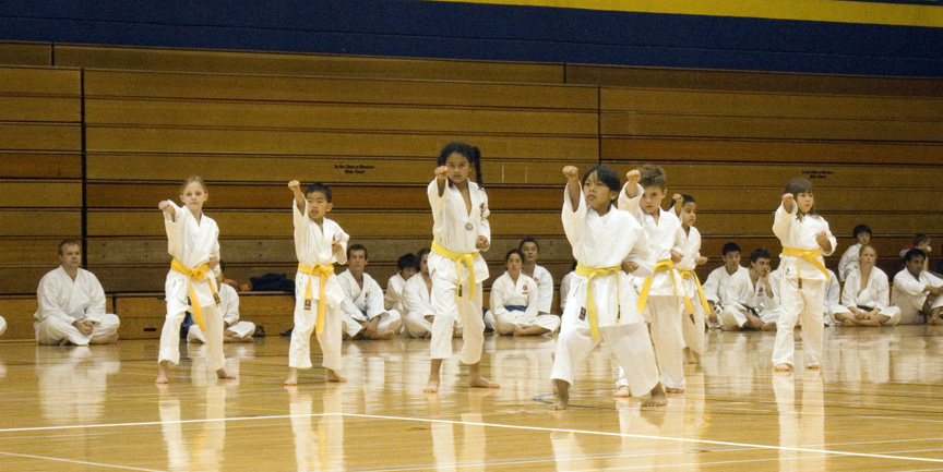 Mari performs her kata!