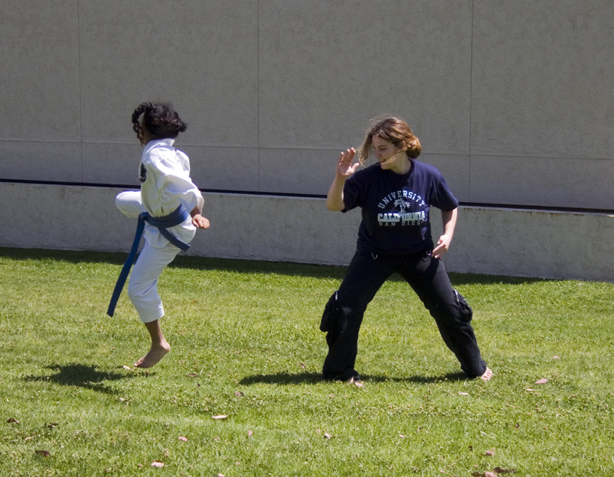 Mari spars with Jessica!