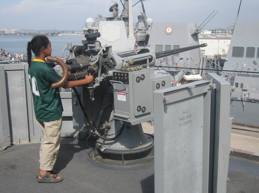 Mari tests the anti-aircraft gun!